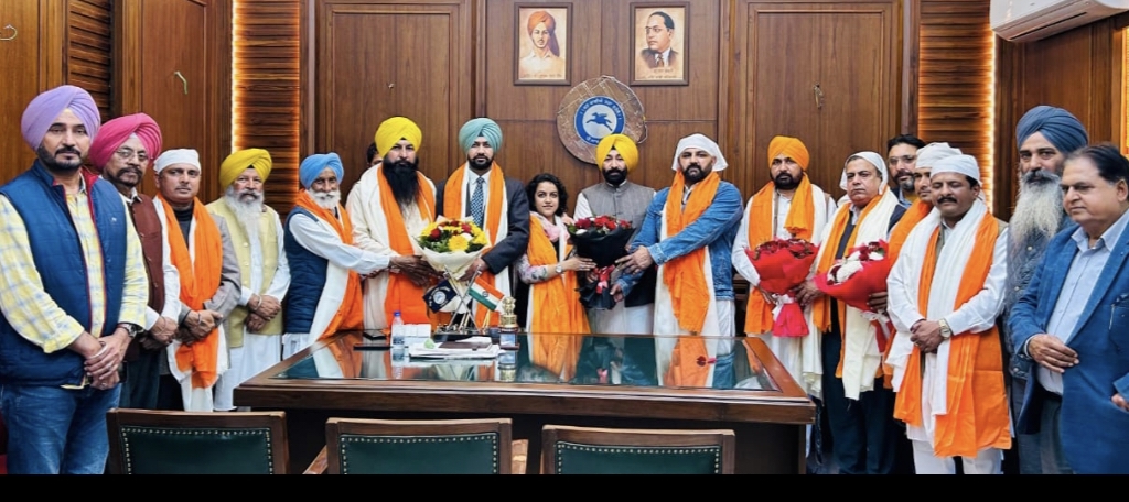 AAP Secretary Ranjodh Singh Hadana felicitated the Vice Chairman, Director and members
